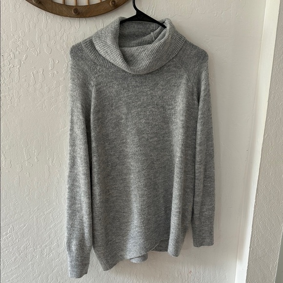 H&M Fine Knit Gray Basic Tunic Turtleneck Pullover Sweater Small - Picture 1 of 7